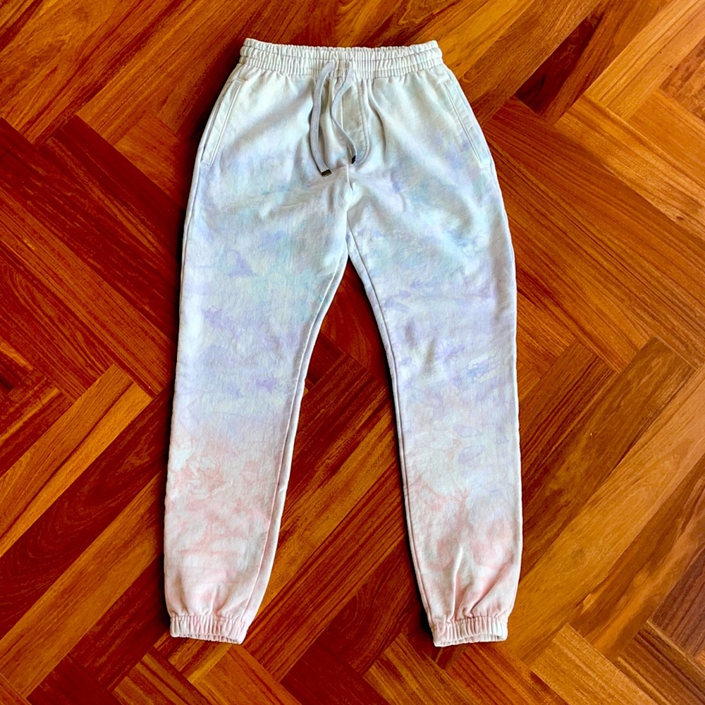 Brand new!Ordered on sale but was not a good size.